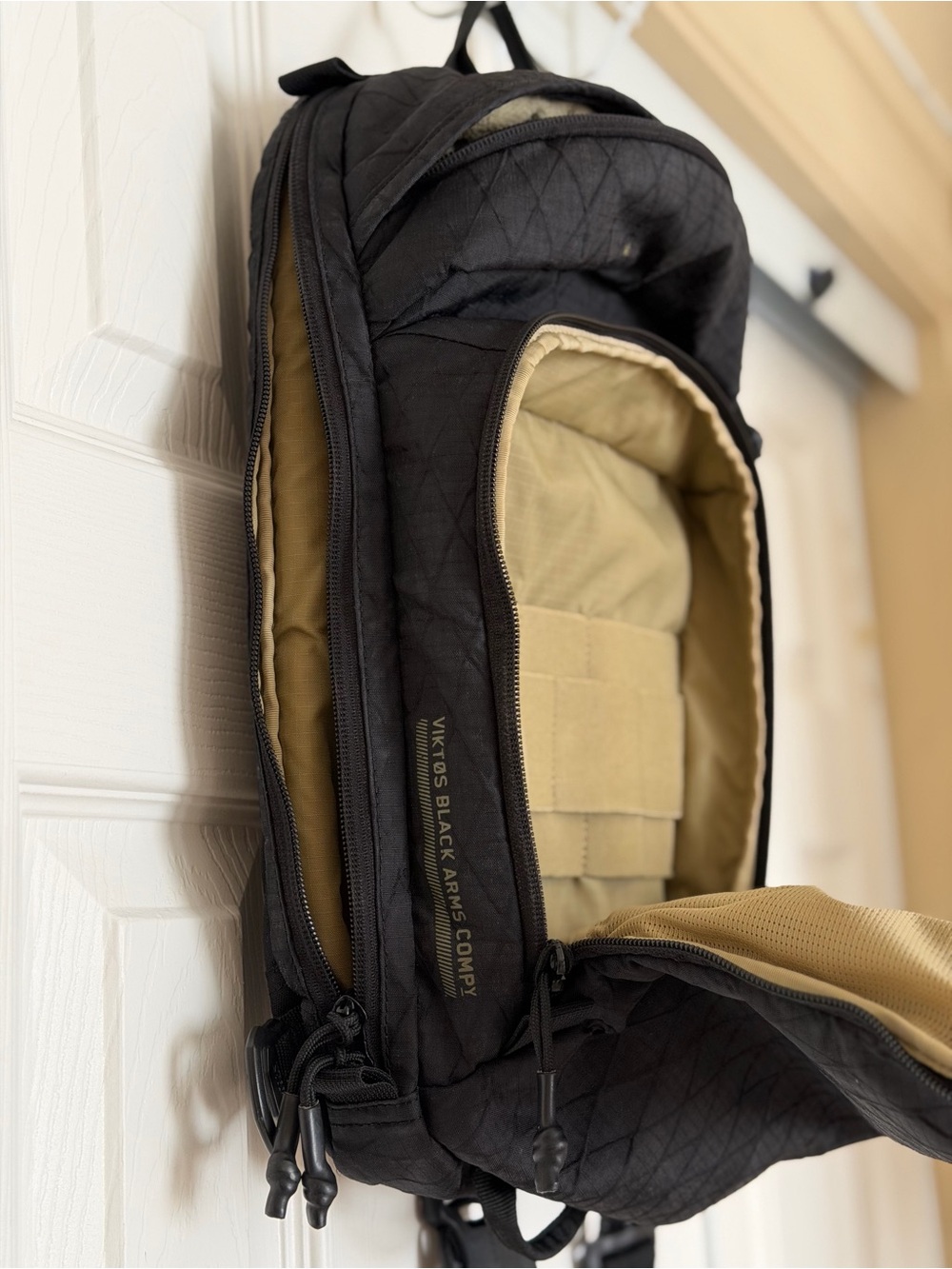 VIKTOS Upscale XL Slingbag Color Black - Picture 12 of 17